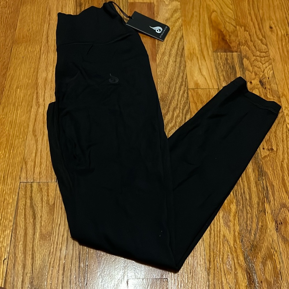 Ryderwear activewear leggings with seamless front and butt scrunch size M